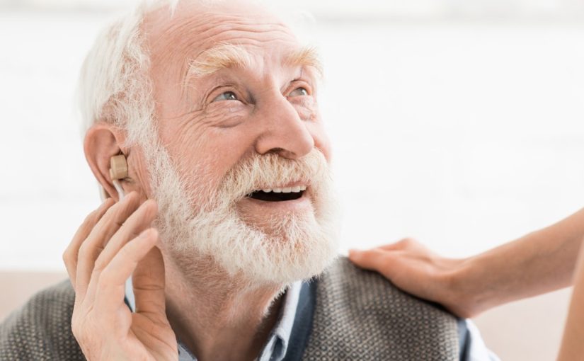 Giv din far et høreapparat i gave til fars dag